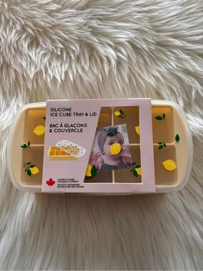 BNWT MELII Silicone Ice Cube Tray & Lid - Cream Lemon Design
